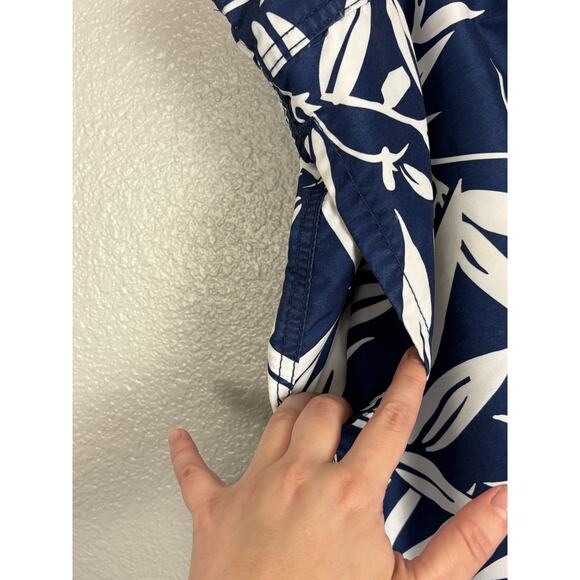 St John’s Bay Size XXL Navy White Floral Polyester Lined 2010s Men’s Swimtrunks - Picture 2 of 7